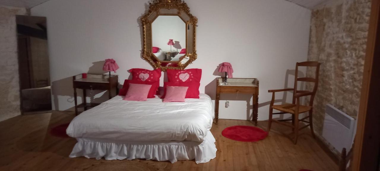 Bed and Breakfast Les Demeures De La Laigne Allas-Bocage Exterior foto