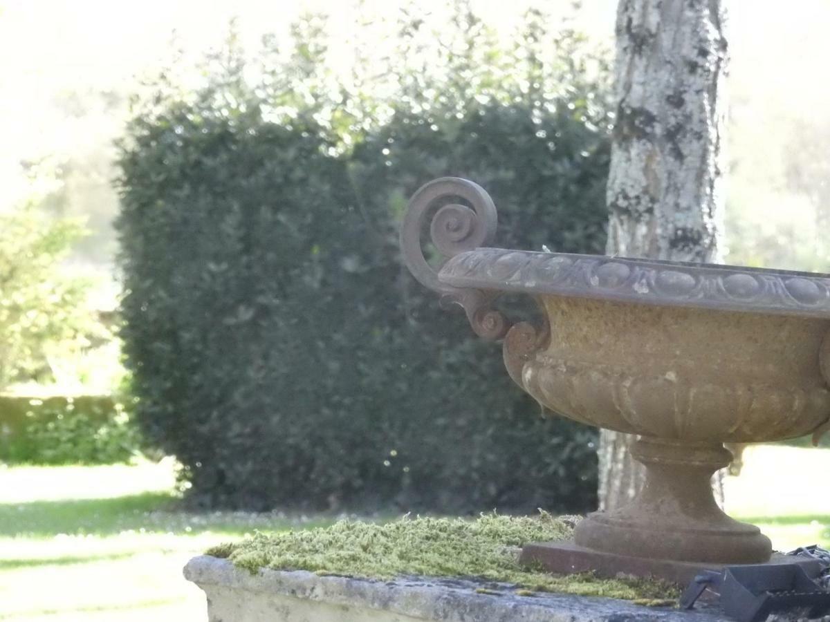 Bed and Breakfast Les Demeures De La Laigne Allas-Bocage Exterior foto