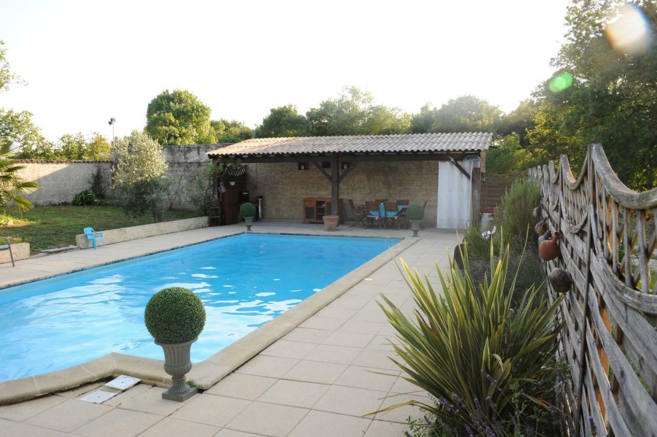 Bed and Breakfast Les Demeures De La Laigne Allas-Bocage Exterior foto