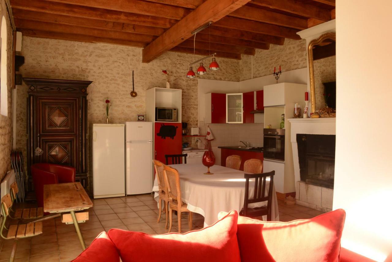 Bed and Breakfast Les Demeures De La Laigne Allas-Bocage Exterior foto