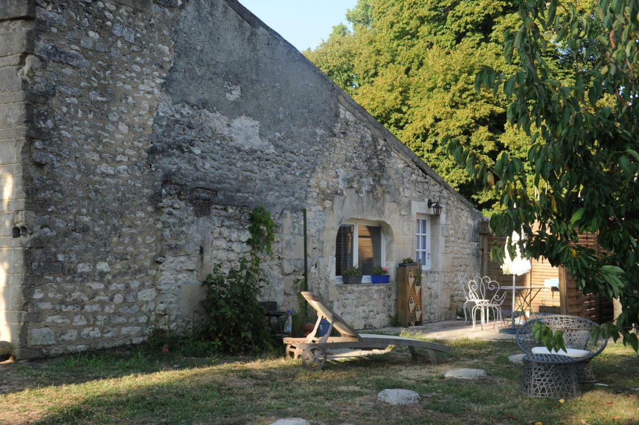 Bed and Breakfast Les Demeures De La Laigne Allas-Bocage Exterior foto