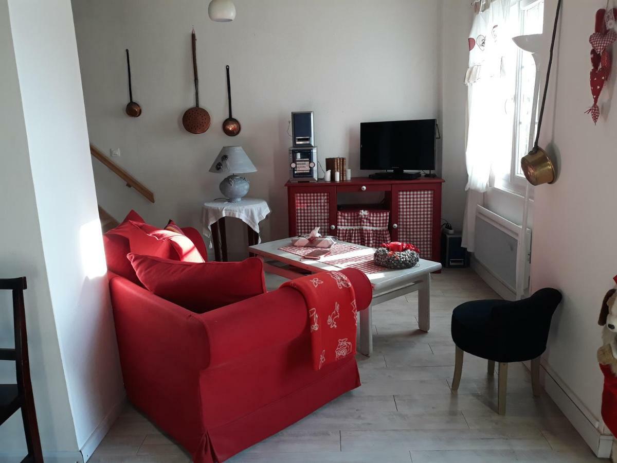 Bed and Breakfast Les Demeures De La Laigne Allas-Bocage Exterior foto