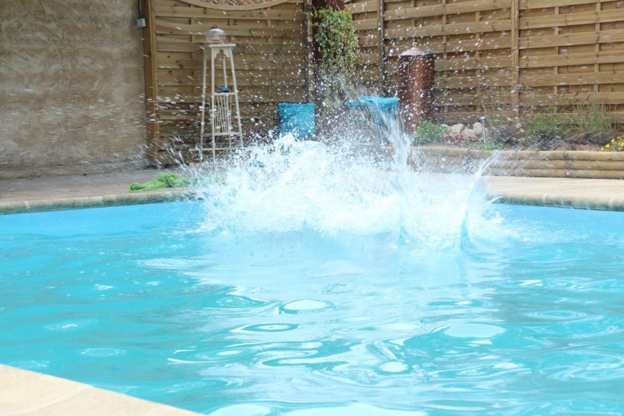 Bed and Breakfast Les Demeures De La Laigne Allas-Bocage Exterior foto