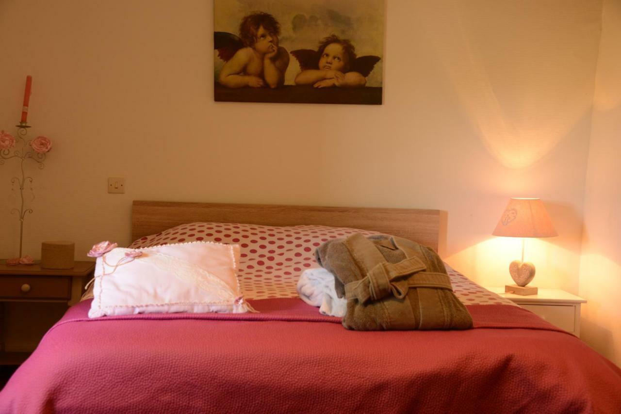 Bed and Breakfast Les Demeures De La Laigne Allas-Bocage Exterior foto