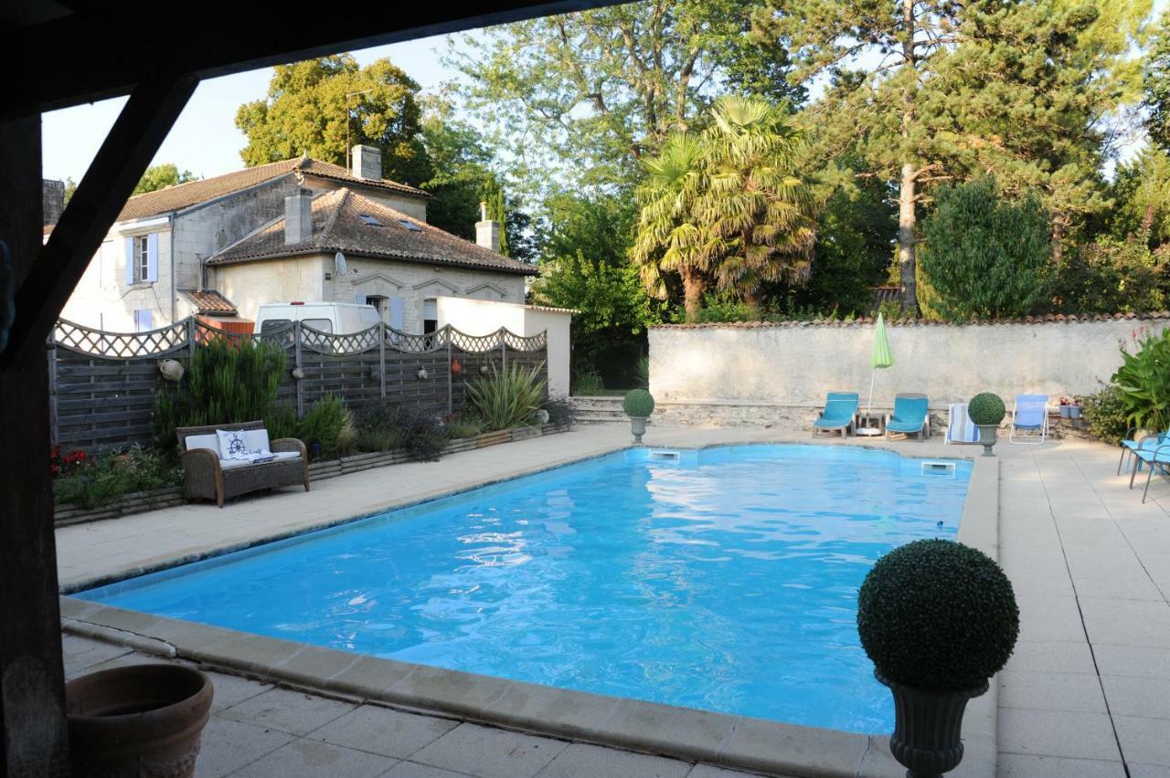 Bed and Breakfast Les Demeures De La Laigne Allas-Bocage Exterior foto